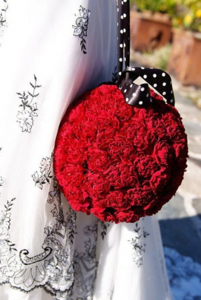 Червен булчински букет – избор на цветя, декорация, красиви комбинации