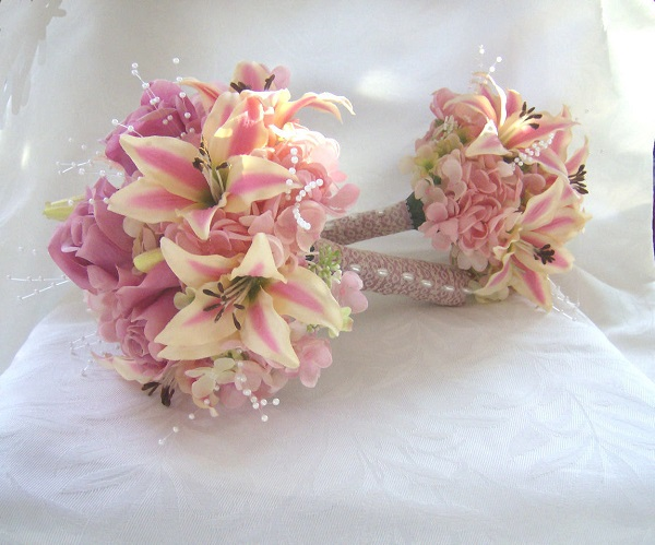 Сватбен букет от лилии – идеи за снимки и инструкции за създаване със собствените си ръце